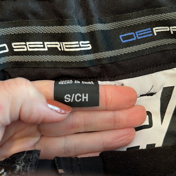 Black Snowboard pants by Ocean and Earth - Picture 7 of 9